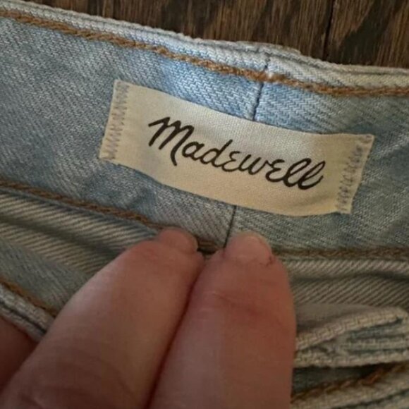 Madewell NWT Women's The Plus Mid-Length Mom Jean Shorts, Essen Wash, Size 14W - Picture 8 of 8